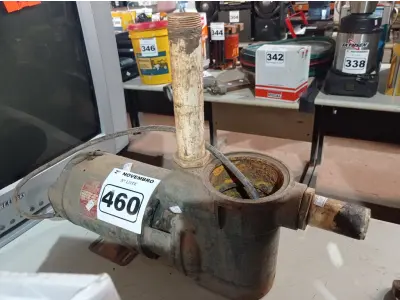 LOTE 460 - 01 MOTOBOMBA COM AVARIAS. (NO ESTADO) ATENÇÃO! FAZER A VISITAÇÃO ANTES DE ARREMATAR, NÃO SABEMOS SE FUNCIONA. LEILÃO NÃO TEM GARANTIA E NEM DEVOLUÇÃO, SUJEITO A POSSÍVEIS AVARIAS VISÍVEIS/OCULTAS E/OU AUSÊNCIA DE COMPONENTES.