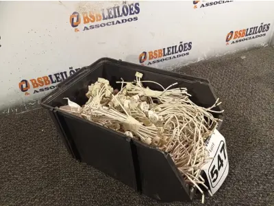LOTE 547 - 01 LOTE COM GRANDE QUANTIDADE DE SOQUETES PARA LÂMPADAS DICROICA. (NO ESTADO) ATENÇÃO! FAZER A VISITAÇÃO ANTES DE ARREMATAR, NÃO SABEMOS SE FUNCIONA. LEILÃO NÃO TEM GARANTIA E NEM DEVOLUÇÃO, SUJEITO A POSSÍVEIS AVARIAS VISÍVEIS/OCULTAS E/OU AUSÊNCIA DE COMPONENTES.