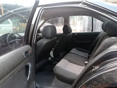 LOTE 601 - 01 VW BORA A GASOLINA; ANO 2006/2007 NA COR PRETA (NO ESTADO) 