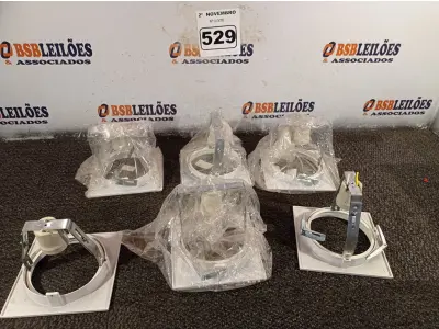 LOTE 529 - 06 LUMINÁRIAS DE EMBUTIR. (NO ESTADO) ATENÇÃO! FAZER A VISITAÇÃO ANTES DE ARREMATAR, NÃO SABEMOS SE FUNCIONA. LEILÃO NÃO TEM GARANTIA E NEM DEVOLUÇÃO, SUJEITO A POSSÍVEIS AVARIAS VISÍVEIS/OCULTAS E/OU AUSÊNCIA DE COMPONENTES.