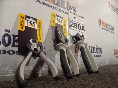 LOTE 280 - 01 ALICATE DE CORTE 6”, 01 ALICATE DE BICO 6” E 01 MINI ALICATE DE CORTE FRONTAL 4”. (NO ESTADO) ATENÇÃO! FAZER A VISITAÇÃO ANTES DE ARREMATAR, NÃO SABEMOS SE FUNCIONA. LEILÃO NÃO TEM GARANTIA E NEM DEVOLUÇÃO, SUJEITO A POSSÍVEIS AVARIAS VISÍVEIS/OCULTAS E/OU AUSÊNCIA DE COMPONENTES.