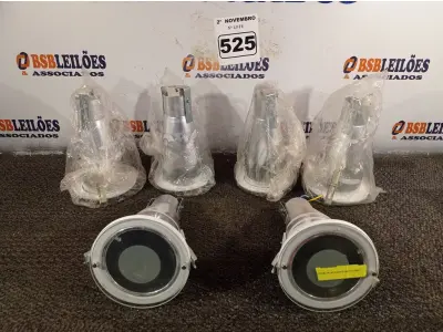 LOTE 525 - 06 LUMINÁRIAS DE EMBUTIR. (NO ESTADO) ATENÇÃO! FAZER A VISITAÇÃO ANTES DE ARREMATAR, NÃO SABEMOS SE FUNCIONA. LEILÃO NÃO TEM GARANTIA E NEM DEVOLUÇÃO, SUJEITO A POSSÍVEIS AVARIAS VISÍVEIS/OCULTAS E/OU AUSÊNCIA DE COMPONENTES.