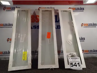 LOTE 541 - 03 LUMINÁRIAS DE EMBUTIR 7806 2X20 EDIBRAZ. (NO ESTADO) ATENÇÃO! FAZER A VISITAÇÃO ANTES DE ARREMATAR, NÃO SABEMOS SE FUNCIONA. LEILÃO NÃO TEM GARANTIA E NEM DEVOLUÇÃO, SUJEITO A POSSÍVEIS AVARIAS VISÍVEIS/OCULTAS E/OU AUSÊNCIA DE COMPONENTES.