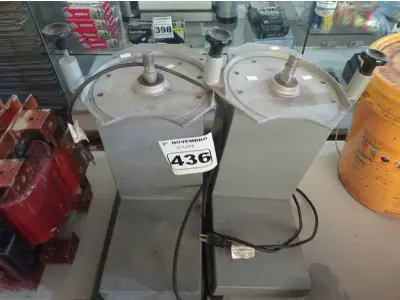 LOTE 436 - 02 BASES PARA PROCESSADORAS DE ALIMENTOS SKYMSEN. (NO ESTADO) ATENÇÃO! FAZER A VISITAÇÃO ANTES DE ARREMATAR, NÃO SABEMOS SE FUNCIONA. LEILÃO NÃO TEM GARANTIA E NEM DEVOLUÇÃO, SUJEITO A POSSÍVEIS AVARIAS VISÍVEIS/OCULTAS E/OU AUSÊNCIA DE COMPONENTES.