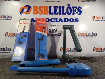 LOTE 569 - 04 LUMINÁRIAS DE MESA PELICANO CORES DIVERSAS. (NO ESTADO) ATENÇÃO! FAZER A VISITAÇÃO ANTES DE ARREMATAR, NÃO SABEMOS SE FUNCIONA. LEILÃO NÃO TEM GARANTIA E NEM DEVOLUÇÃO, SUJEITO A POSSÍVEIS AVARIAS VISÍVEIS/OCULTAS E/OU AUSÊNCIA DE COMPONENTES.