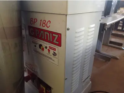 LOTE 430 - 01 MASSEIRA INDUSTRIAL GPANIS. (NO ESTADO) ATENÇÃO! FAZER A VISITAÇÃO ANTES DE ARREMATAR, NÃO SABEMOS SE FUNCIONA. LEILÃO NÃO TEM GARANTIA E NEM DEVOLUÇÃO, SUJEITO A POSSÍVEIS AVARIAS VISÍVEIS/OCULTAS E/OU AUSÊNCIA DE COMPONENTES.