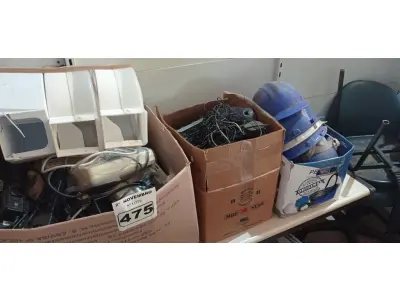 LOTE 475 - 01 LOTE COM MATÉRIAS DIVERSOS. (NO ESTADO) ATENÇÃO! FAZER A VISITAÇÃO ANTES DE ARREMATAR, NÃO SABEMOS SE FUNCIONA. LEILÃO NÃO TEM GARANTIA E NEM DEVOLUÇÃO, SUJEITO A POSSÍVEIS AVARIAS VISÍVEIS/OCULTAS E/OU AUSÊNCIA DE COMPONENTES.