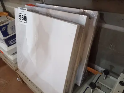 LOTE 558 - 03 LUMINÁRIAS DE EMBUTIR. (NO ESTADO) ATENÇÃO! FAZER A VISITAÇÃO ANTES DE ARREMATAR, NÃO SABEMOS SE FUNCIONA. LEILÃO NÃO TEM GARANTIA E NEM DEVOLUÇÃO, SUJEITO A POSSÍVEIS AVARIAS VISÍVEIS/OCULTAS E/OU AUSÊNCIA DE COMPONENTES.
