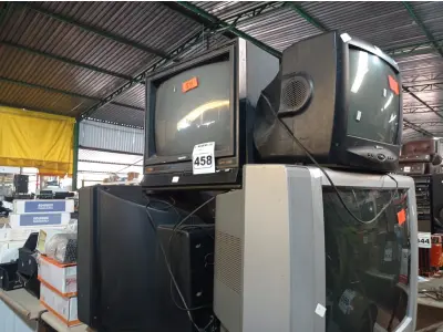 LOTE 458 - 04 TV’S DE TUBO MARCAS E MODELOS DIVERSOS. (NO ESTADO) ATENÇÃO! FAZER A VISITAÇÃO ANTES DE ARREMATAR, NÃO SABEMOS SE FUNCIONA. LEILÃO NÃO TEM GARANTIA E NEM DEVOLUÇÃO, SUJEITO A POSSÍVEIS AVARIAS VISÍVEIS/OCULTAS E/OU AUSÊNCIA DE COMPONENTES.