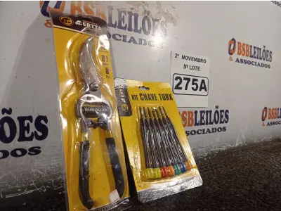 LOTE 275 - 01 ALICATE BOMBA D’AGUA 10” E 01 KIT DE CHAVES TORX. (NO ESTADO) ATENÇÃO! FAZER A VISITAÇÃO ANTES DE ARREMATAR, NÃO SABEMOS SE FUNCIONA. LEILÃO NÃO TEM GARANTIA E NEM DEVOLUÇÃO, SUJEITO A POSSÍVEIS AVARIAS VISÍVEIS/OCULTAS E/OU AUSÊNCIA DE COMPONENTES.