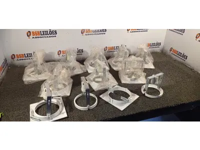 LOTE 516 - 12 LUMINÁRIAS DE EMBUTIR. (NO ESTADO) ATENÇÃO! FAZER A VISITAÇÃO ANTES DE ARREMATAR, NÃO SABEMOS SE FUNCIONA. LEILÃO NÃO TEM GARANTIA E NEM DEVOLUÇÃO, SUJEITO A POSSÍVEIS AVARIAS VISÍVEIS/OCULTAS E/OU AUSÊNCIA DE COMPONENTES.