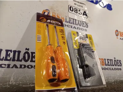 LOTE 085 - 01 KIT DE CHAVE FENDA/PHILIPS E 01 KIT DE CHAVE TORX. (NO ESTADO) ATENÇÃO! FAZER A VISITAÇÃO ANTES DE ARREMATAR, NÃO SABEMOS SE FUNCIONA. LEILÃO NÃO TEM GARANTIA E NEM DEVOLUÇÃO, SUJEITO A POSSÍVEIS AVARIAS VISÍVEIS/OCULTAS E/OU AUSÊNCIA DE COMPONENTES.