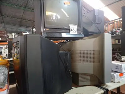 LOTE 458 - 04 TV’S DE TUBO MARCAS E MODELOS DIVERSOS. (NO ESTADO) ATENÇÃO! FAZER A VISITAÇÃO ANTES DE ARREMATAR, NÃO SABEMOS SE FUNCIONA. LEILÃO NÃO TEM GARANTIA E NEM DEVOLUÇÃO, SUJEITO A POSSÍVEIS AVARIAS VISÍVEIS/OCULTAS E/OU AUSÊNCIA DE COMPONENTES.
