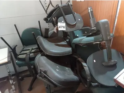 LOTE 476 - 01 LOTE COM VÁRIAS CADEIRAS DE ESCRITÓRIO MARCAS E MODELOS DIVERSOS COM AVARIAS. (NO ESTADO) ATENÇÃO! FAZER A VISITAÇÃO ANTES DE ARREMATAR, NÃO SABEMOS SE FUNCIONA. LEILÃO NÃO TEM GARANTIA E NEM DEVOLUÇÃO, SUJEITO A POSSÍVEIS AVARIAS VISÍVEIS/OCULTAS E/OU AUSÊNCIA DE COMPONENTES.