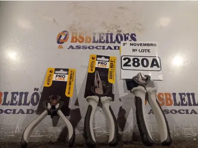LOTE 280 - 01 ALICATE DE CORTE 6”, 01 ALICATE DE BICO 6” E 01 MINI ALICATE DE CORTE FRONTAL 4”. (NO ESTADO) ATENÇÃO! FAZER A VISITAÇÃO ANTES DE ARREMATAR, NÃO SABEMOS SE FUNCIONA. LEILÃO NÃO TEM GARANTIA E NEM DEVOLUÇÃO, SUJEITO A POSSÍVEIS AVARIAS VISÍVEIS/OCULTAS E/OU AUSÊNCIA DE COMPONENTES.