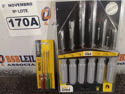 LOTE 170 - 02 KIT’S DE CHAVES FENDA/PHILIPS 06/02 PEÇAS. (NO ESTADO) ATENÇÃO! FAZER A VISITAÇÃO ANTES DE ARREMATAR, NÃO SABEMOS SE FUNCIONA. LEILÃO NÃO TEM GARANTIA E NEM DEVOLUÇÃO, SUJEITO A POSSÍVEIS AVARIAS VISÍVEIS/OCULTAS E/OU AUSÊNCIA DE COMPONENTES.