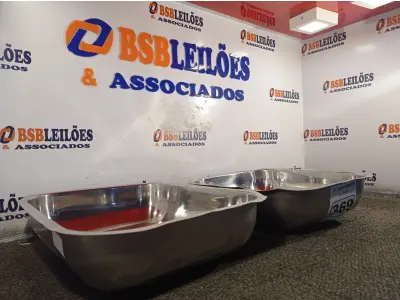 LOTE 369 - 02 CUBAS RASAS PARA PIA EM INOX 40X34X11CM. (NO ESTADO) ATENÇÃO! FAZER A VISITAÇÃO ANTES DE ARREMATAR, NÃO SABEMOS SE FUNCIONA. LEILÃO NÃO TEM GARANTIA E NEM DEVOLUÇÃO, SUJEITO A POSSÍVEIS AVARIAS VISÍVEIS/OCULTAS E/OU AUSÊNCIA DE COMPONENTES.