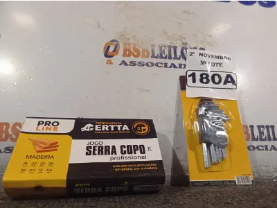 LOTE 180 - 01 JOGO DE SERRA COPO E 01 KIT DE CHAVE ALLEN. (NO ESTADO) ATENÇÃO! FAZER A VISITAÇÃO ANTES DE ARREMATAR, NÃO SABEMOS SE FUNCIONA. LEILÃO NÃO TEM GARANTIA E NEM DEVOLUÇÃO, SUJEITO A POSSÍVEIS AVARIAS VISÍVEIS/OCULTAS E/OU AUSÊNCIA DE COMPONENTES.