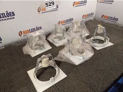 LOTE 529 - 06 LUMINÁRIAS DE EMBUTIR. (NO ESTADO) ATENÇÃO! FAZER A VISITAÇÃO ANTES DE ARREMATAR, NÃO SABEMOS SE FUNCIONA. LEILÃO NÃO TEM GARANTIA E NEM DEVOLUÇÃO, SUJEITO A POSSÍVEIS AVARIAS VISÍVEIS/OCULTAS E/OU AUSÊNCIA DE COMPONENTES.