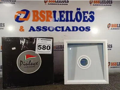 LOTE 580 - 02 LUMINÁRIAS DE EMBUTIR 30X30 PIOLUCE. (NO ESTADO) ATENÇÃO! FAZER A VISITAÇÃO ANTES DE ARREMATAR, NÃO SABEMOS SE FUNCIONA. LEILÃO NÃO TEM GARANTIA E NEM DEVOLUÇÃO, SUJEITO A POSSÍVEIS AVARIAS VISÍVEIS/OCULTAS E/OU AUSÊNCIA DE COMPONENTES.