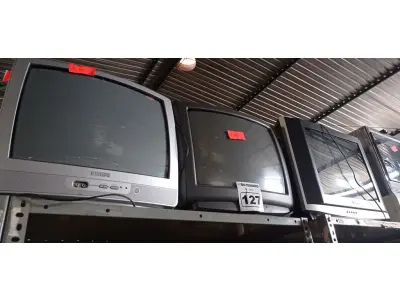 LOTE 127 - 03 TV’S DE TUBO MARCAS E MODELOS DIVERSOS. (NO ESTADO) ATENÇÃO! FAZER A VISITAÇÃO ANTES DE ARREMATAR, NÃO SABEMOS SE FUNCIONA. LEILÃO NÃO TEM GARANTIA E NEM DEVOLUÇÃO, SUJEITO A POSSÍVEIS AVARIAS VISÍVEIS/OCULTAS E/OU AUSÊNCIA DE COMPONENTES.