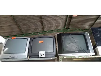 LOTE 127 - 03 TV’S DE TUBO MARCAS E MODELOS DIVERSOS. (NO ESTADO) ATENÇÃO! FAZER A VISITAÇÃO ANTES DE ARREMATAR, NÃO SABEMOS SE FUNCIONA. LEILÃO NÃO TEM GARANTIA E NEM DEVOLUÇÃO, SUJEITO A POSSÍVEIS AVARIAS VISÍVEIS/OCULTAS E/OU AUSÊNCIA DE COMPONENTES.