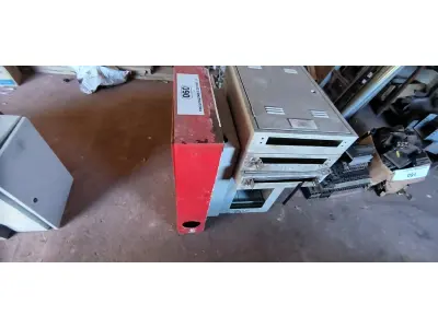 LOTE 090 - 01 LOTE COM QUADROS ELÉTRICOS E CAIXA PARA HIDRANTE (NO ESTADO, NÃO SABEMOS SE FUNCIONA. LEILÃO NÃO TEM GARANTIA E NEM DEVOLUÇÃO).