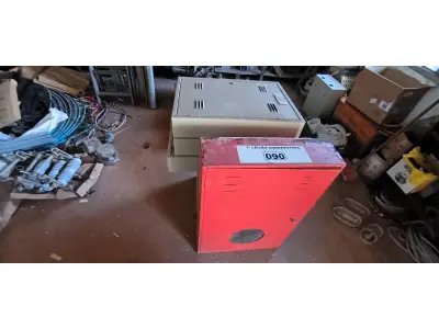 LOTE 090 - 01 LOTE COM QUADROS ELÉTRICOS E CAIXA PARA HIDRANTE (NO ESTADO, NÃO SABEMOS SE FUNCIONA. LEILÃO NÃO TEM GARANTIA E NEM DEVOLUÇÃO).
