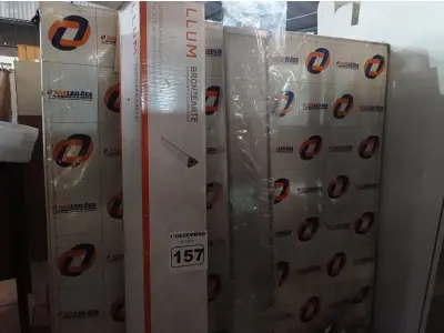 LOTE 157 - 01 LUMINÁRIA SUSPENSA 2X28W COM LÂMPADA BRONZEARTE. (NO ESTADO) ATENÇÃO! FAZER A VISITAÇÃO ANTES DE ARREMATAR, NÃO SABEMOS SE FUNCIONA. LEILÃO NÃO TEM GARANTIA E NEM DEVOLUÇÃO, SUJEITO A POSSÍVEIS AVARIAS VISÍVEIS/OCULTAS E/OU AUSÊNCIA DE COMPONENTES.