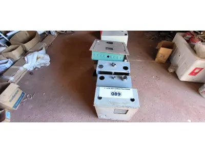 LOTE 089 - 01 LOTE COM QUADROS ELÉTRICOS (NO ESTADO, NÃO SABEMOS SE FUNCIONA. LEILÃO NÃO TEM GARANTIA E NEM DEVOLUÇÃO).
