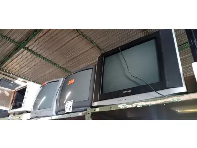 LOTE 127 - 03 TV’S DE TUBO MARCAS E MODELOS DIVERSOS. (NO ESTADO) ATENÇÃO! FAZER A VISITAÇÃO ANTES DE ARREMATAR, NÃO SABEMOS SE FUNCIONA. LEILÃO NÃO TEM GARANTIA E NEM DEVOLUÇÃO, SUJEITO A POSSÍVEIS AVARIAS VISÍVEIS/OCULTAS E/OU AUSÊNCIA DE COMPONENTES.