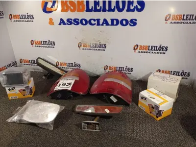 LOTE 192 - 02 LANTERNAS DA GRAND CARAVAM, 03 ESPELHOS RETROVISORES E 02 FILTROS WIX. (NO ESTADO) ATENÇÃO! FAZER A VISITAÇÃO ANTES DE ARREMATAR, NÃO SABEMOS SE FUNCIONA. LEILÃO NÃO TEM GARANTIA E NEM DEVOLUÇÃO, SUJEITO A POSSÍVEIS AVARIAS VISÍVEIS/OCULTAS E/OU AUSÊNCIA DE COMPONENTES.