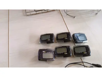 LOTE 014 - EQUIPAMENTO CHAMA GARÇOM, COM 6 BIP´S, 01 CARREGADOR, 01 CABO E 01 ANTENA. (NO ESTADO, NÃO SABEMOS SE FUNCIONA. LEILÃO NÃO TEM GARANTIA E NEM DEVOLUÇÃO).