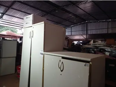 LOTE 198 - 02 ARMÁRIOS EM MADEIRA SENDO 01 BAIXO E OUTRO ALTO. (NO ESTADO) ATENÇÃO! FAZER A VISITAÇÃO ANTES DE ARREMATAR, NÃO SABEMOS SE FUNCIONA. LEILÃO NÃO TEM GARANTIA E NEM DEVOLUÇÃO, SUJEITO A POSSÍVEIS AVARIAS VISÍVEIS/OCULTAS E/OU AUSÊNCIA DE COMPONENTES.