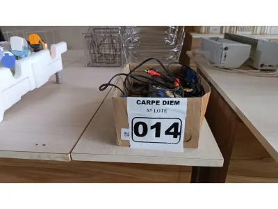 LOTE 014 - EQUIPAMENTO CHAMA GARÇOM, COM 6 BIP´S, 01 CARREGADOR, 01 CABO E 01 ANTENA. (NO ESTADO, NÃO SABEMOS SE FUNCIONA. LEILÃO NÃO TEM GARANTIA E NEM DEVOLUÇÃO).