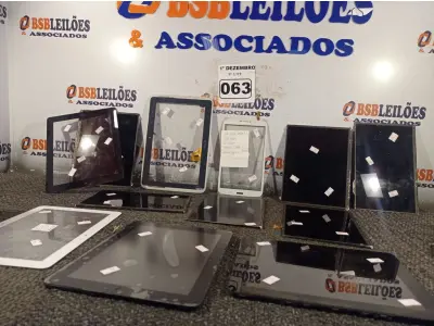 LOTE 063 - 01 LOTE COM VÁRIAS TELAS PARA TABLET MARCAS E MODELOS DIVERSOS. (NO ESTADO) ATENÇÃO! FAZER A VISITAÇÃO ANTES DE ARREMATAR, NÃO SABEMOS SE FUNCIONA. LEILÃO NÃO TEM GARANTIA E NEM DEVOLUÇÃO, SUJEITO A POSSÍVEIS AVARIAS VISÍVEIS/OCULTAS E/OU AUSÊNCIA DE COMPONENTES.