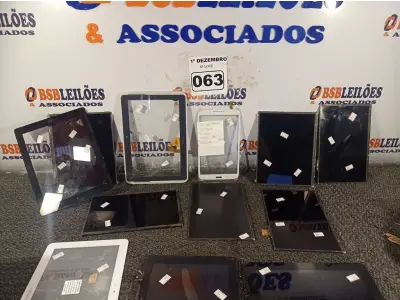 LOTE 063 - 01 LOTE COM VÁRIAS TELAS PARA TABLET MARCAS E MODELOS DIVERSOS. (NO ESTADO) ATENÇÃO! FAZER A VISITAÇÃO ANTES DE ARREMATAR, NÃO SABEMOS SE FUNCIONA. LEILÃO NÃO TEM GARANTIA E NEM DEVOLUÇÃO, SUJEITO A POSSÍVEIS AVARIAS VISÍVEIS/OCULTAS E/OU AUSÊNCIA DE COMPONENTES.