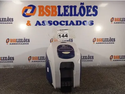 LOTE 144 - 01 IMPRESSORA DE CARTÃO MARCA ZEBRA ZXP SERIES 3. (NO ESTADO) ATENÇÃO! FAZER A VISITAÇÃO ANTES DE ARREMATAR, NÃO SABEMOS SE FUNCIONA. LEILÃO NÃO TEM GARANTIA E NEM DEVOLUÇÃO, SUJEITO A POSSÍVEIS AVARIAS VISÍVEIS/OCULTAS E/OU AUSÊNCIA DE COMPONENTES.