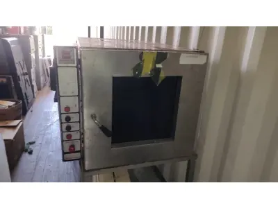 LOTE 020 - 01 FORNO COMBINADO ELÉTRICO INDUSTRIAL. OBS: O FORNO COMBINADO TRAZ ESSE NOME PORQUE ELE COMBINA AS FUNÇÕES DE COCÇÃO NO VAPOR, ÁGUA QUENTE OU AMBAS SIMULTANEAMENTE POR MEIO DE UMA OU MAIS TURBINAS. É POSSÍVEL ELABORAR VÁRIOS PRATOS AO MESMO TEMPO, TRAZENDO AGILIDADE NA COZINHA). (NO ESTADO, NÃO SABEMOS SE FUNCIONA. LEILÃO NÃO TEM GARANTIA E NEM DEVOLUÇÃO).