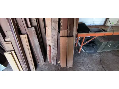 LOTE 028 - 01 LOTE COM PORTAIS EM MADEIRA (NO ESTADO, NÃO SABEMOS SE FUNCIONA. LEILÃO NÃO TEM GARANTIA E NEM DEVOLUÇÃO).