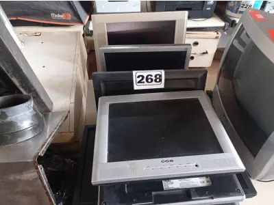 LOTE 268 - 08 MONITORES MARCAS E MODELOS DIVERSOS PARA RETIRADA DE PEÇAS. (NO ESTADO) ATENÇÃO! FAZER A VISITAÇÃO ANTES DE ARREMATAR, NÃO SABEMOS SE FUNCIONA. LEILÃO NÃO TEM GARANTIA E NEM DEVOLUÇÃO, SUJEITO A POSSÍVEIS AVARIAS VISÍVEIS/OCULTAS E/OU AUSÊNCIA DE COMPONENTES.
