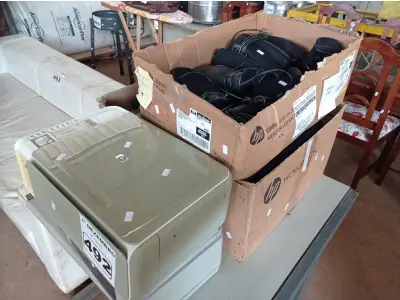 LOTE 492 - 02 IMPRESSORAS JATO DE TINTA, VÁRIOS TECLADOS PARA PC, VARIAS CAIXINHAS DE SOM PARA PC E PERIFÉRICOS DIVERSOS. (NO ESTADO) ATENÇÃO! FAZER A VISITAÇÃO ANTES DE ARREMATAR, NÃO SABEMOS SE FUNCIONA. LEILÃO NÃO TEM GARANTIA E NEM DEVOLUÇÃO, SUJEITO A POSSÍVEIS AVARIAS VISÍVEIS/OCULTAS E/OU AUSÊNCIA DE COMPONENTES.