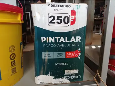 LOTE 250 - 01 LATA DE TINTA IQUINE PINTALAR FOSCO AVELUDADO 18L VERDE PISCINA. (NO ESTADO) ATENÇÃO! FAZER A VISITAÇÃO ANTES DE ARREMATAR, NÃO SABEMOS SE FUNCIONA. LEILÃO NÃO TEM GARANTIA E NEM DEVOLUÇÃO, SUJEITO A POSSÍVEIS AVARIAS VISÍVEIS/OCULTAS E/OU AUSÊNCIA DE COMPONENTES.