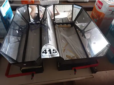 LOTE 415 - 02 LUMINÁRIAS PARA ESTÚDIO. (NO ESTADO) ATENÇÃO! FAZER A VISITAÇÃO ANTES DE ARREMATAR, NÃO SABEMOS SE FUNCIONA. LEILÃO NÃO TEM GARANTIA E NEM DEVOLUÇÃO, SUJEITO A POSSÍVEIS AVARIAS VISÍVEIS/OCULTAS E/OU AUSÊNCIA DE COMPONENTES.
