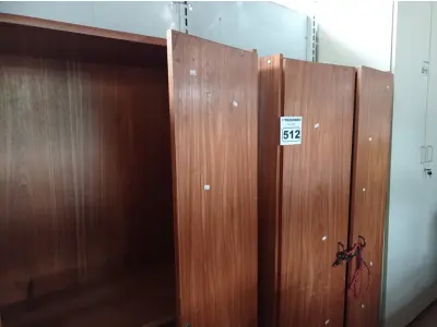 LOTE 512 - 02 ARMÁRIOS EM MADEIRA. (NO ESTADO) ATENÇÃO! FAZER A VISITAÇÃO ANTES DE ARREMATAR, NÃO SABEMOS SE FUNCIONA. LEILÃO NÃO TEM GARANTIA E NEM DEVOLUÇÃO, SUJEITO A POSSÍVEIS AVARIAS VISÍVEIS/OCULTAS E/OU AUSÊNCIA DE COMPONENTES.