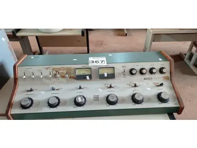 LOTE 367 - 01 MESA DE SOM ANTIGA. (NO ESTADO) ATENÇÃO! FAZER A VISITAÇÃO ANTES DE ARREMATAR, NÃO SABEMOS SE FUNCIONA. LEILÃO NÃO TEM GARANTIA E NEM DEVOLUÇÃO, SUJEITO A POSSÍVEIS AVARIAS VISÍVEIS/OCULTAS E/OU AUSÊNCIA DE COMPONENTES.