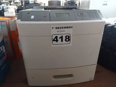 LOTE 418 - 01 IMPRESSORA A LASER LEXMARK T654DN. (NO ESTADO) ATENÇÃO! FAZER A VISITAÇÃO ANTES DE ARREMATAR, NÃO SABEMOS SE FUNCIONA. LEILÃO NÃO TEM GARANTIA E NEM DEVOLUÇÃO, SUJEITO A POSSÍVEIS AVARIAS VISÍVEIS/OCULTAS E/OU AUSÊNCIA DE COMPONENTES.