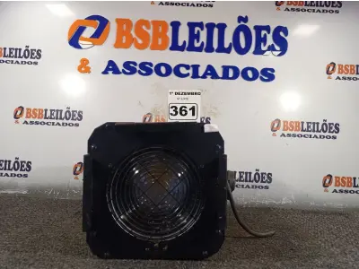 LOTE 361 - 01 LUMINÁRIA PARA ESTÚDIO LINE UP. (NO ESTADO) ATENÇÃO! FAZER A VISITAÇÃO ANTES DE ARREMATAR, NÃO SABEMOS SE FUNCIONA. LEILÃO NÃO TEM GARANTIA E NEM DEVOLUÇÃO, SUJEITO A POSSÍVEIS AVARIAS VISÍVEIS/OCULTAS E/OU AUSÊNCIA DE COMPONENTES.
