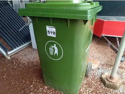LOTE 519 - 01 CONTAINER HDPE EM-840 360L. (NO ESTADO) ATENÇÃO! FAZER A VISITAÇÃO ANTES DE ARREMATAR, NÃO SABEMOS SE FUNCIONA. LEILÃO NÃO TEM GARANTIA E NEM DEVOLUÇÃO, SUJEITO A POSSÍVEIS AVARIAS VISÍVEIS/OCULTAS E/OU AUSÊNCIA DE COMPONENTES.