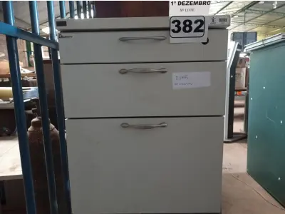 LOTE 382 - 02 GAVETEIROS COM 03 GAVETAS. (NO ESTADO) ATENÇÃO! FAZER A VISITAÇÃO ANTES DE ARREMATAR, NÃO SABEMOS SE FUNCIONA. LEILÃO NÃO TEM GARANTIA E NEM DEVOLUÇÃO, SUJEITO A POSSÍVEIS AVARIAS VISÍVEIS/OCULTAS E/OU AUSÊNCIA DE COMPONENTES.